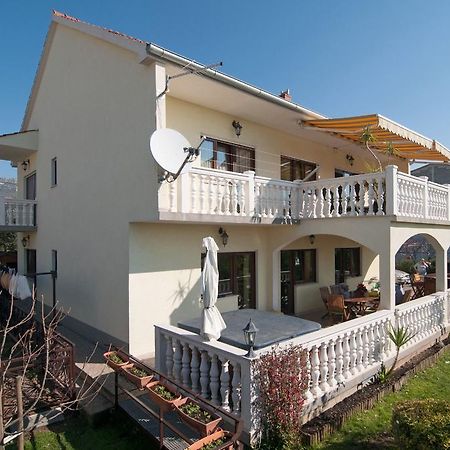 Apartments Corana Kastela Exterior photo