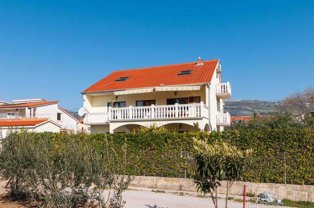 Apartments Corana Kastela Exterior photo