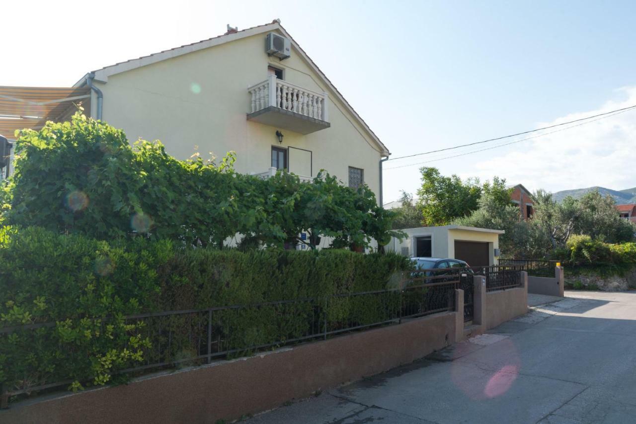Apartments Corana Kastela Exterior photo